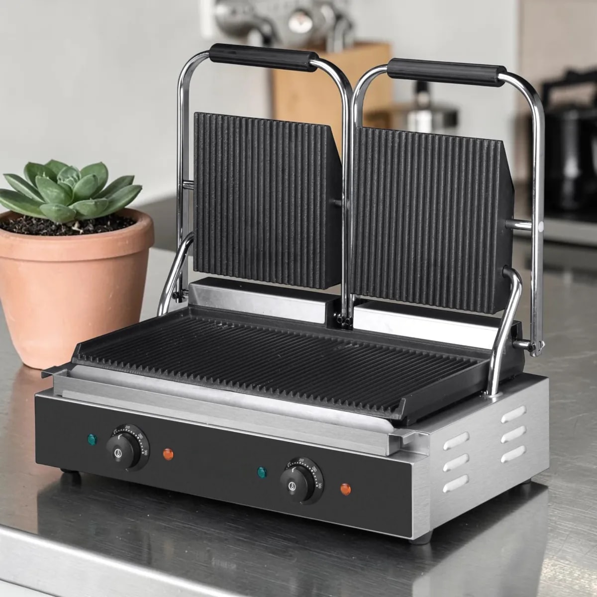 Presse à panini professionnelle double 3,6 kW (2 × 1,8 kW), plaques rainurées.